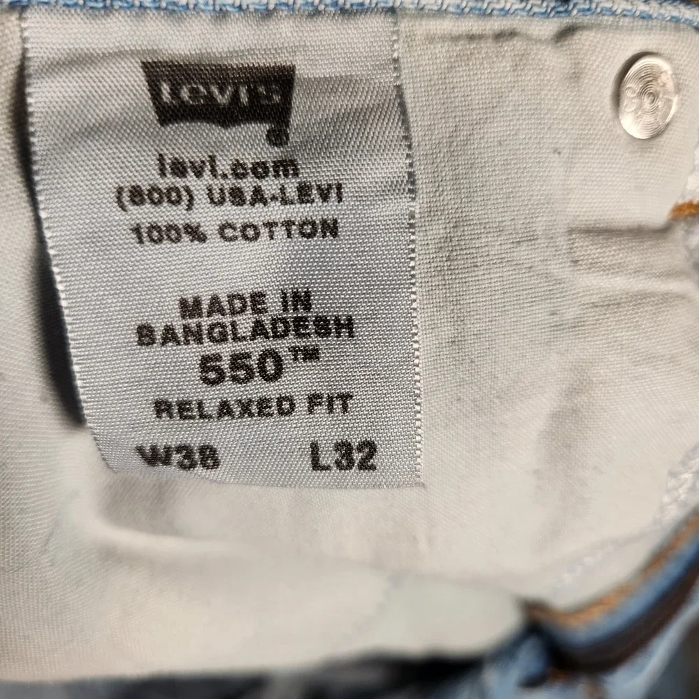 Levi's 550 Jeans Men's 38X31 (Tag 38X32) Blue Relaxed‎ STAIN and MISSING LOOP